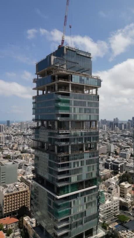 מגזין קומה מעל